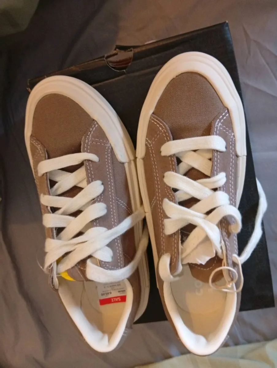 Ladies new converse platform trainers size 5 - Image 3