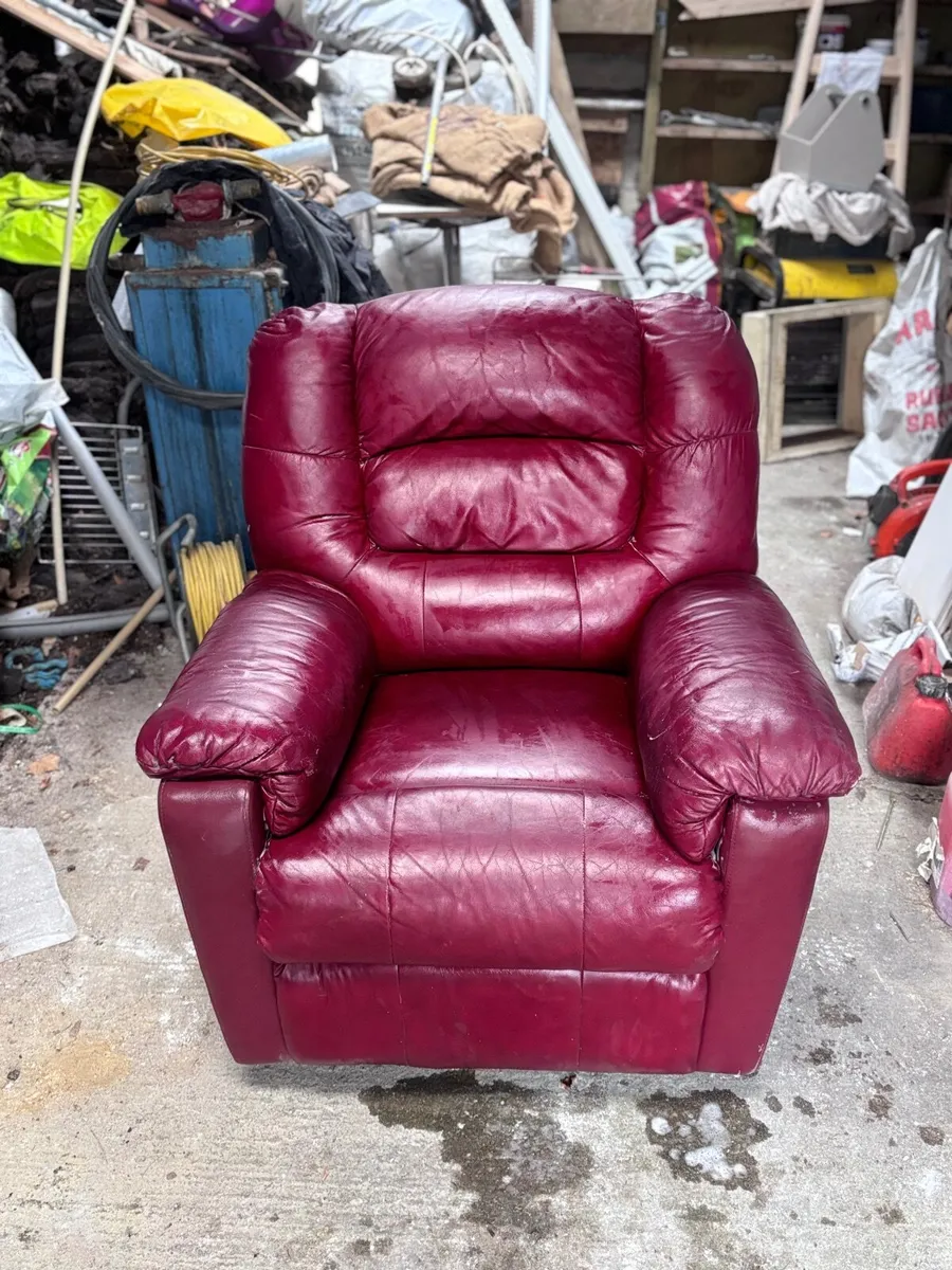 Recliner Chairs - Image 4