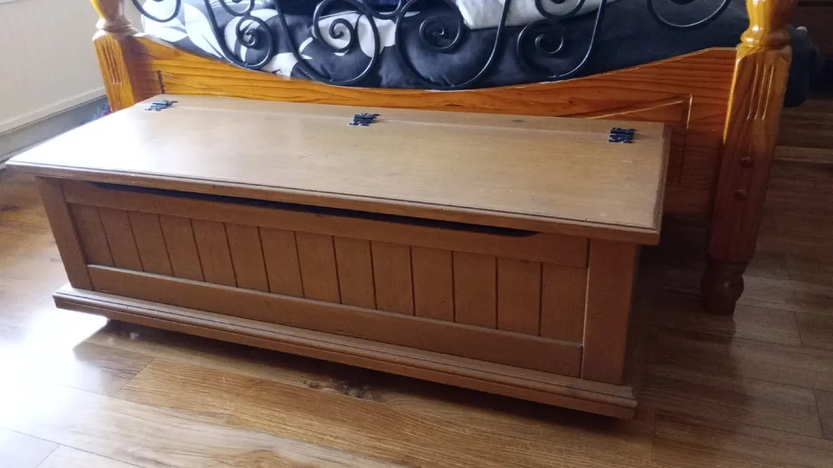 Multiple Chest of Drawers, Blanket/Storage Chest - Image 1