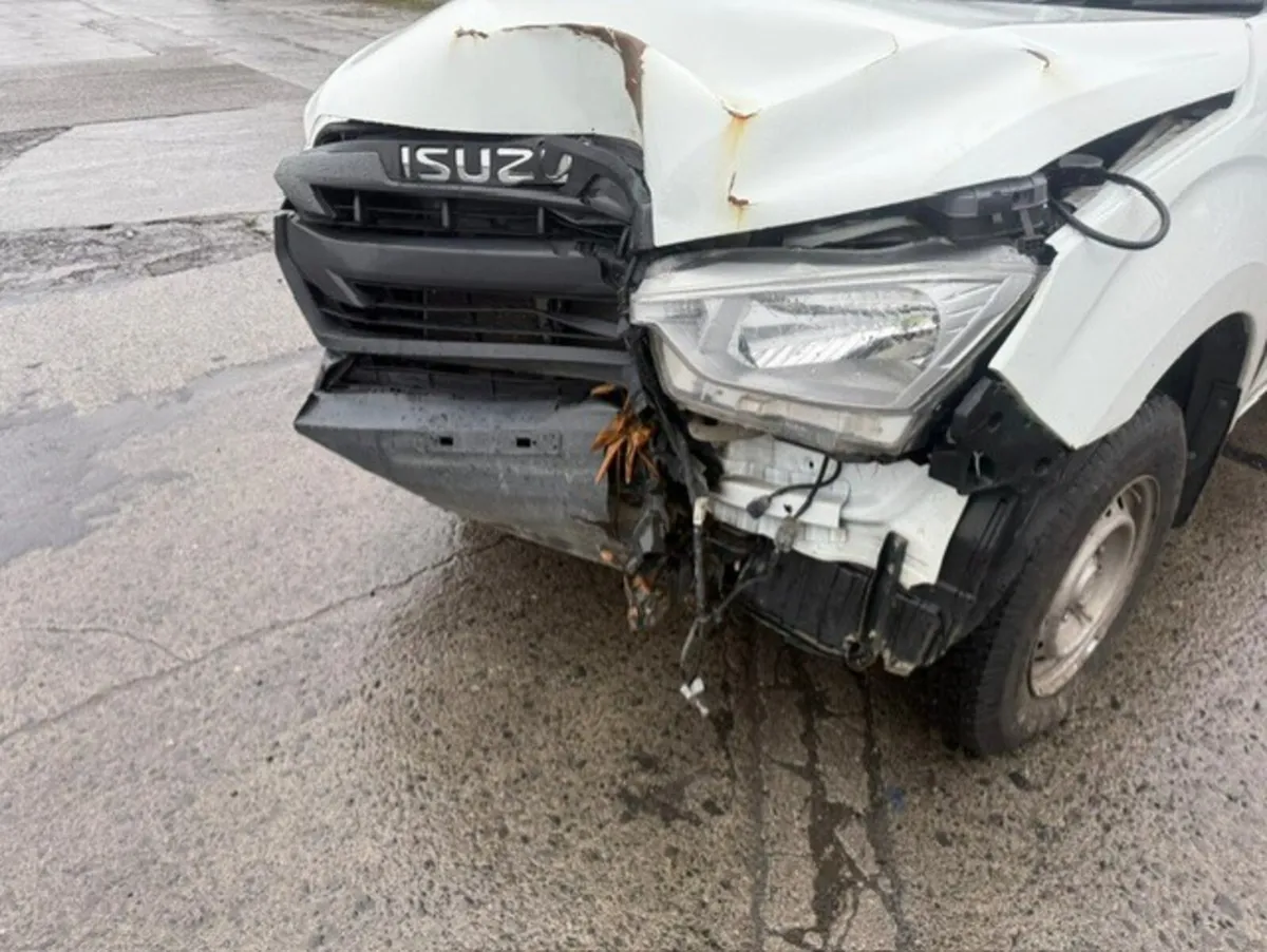 2022 IZUSU DMAX 1.9D  JUST IN FOR BREAKING - Image 3