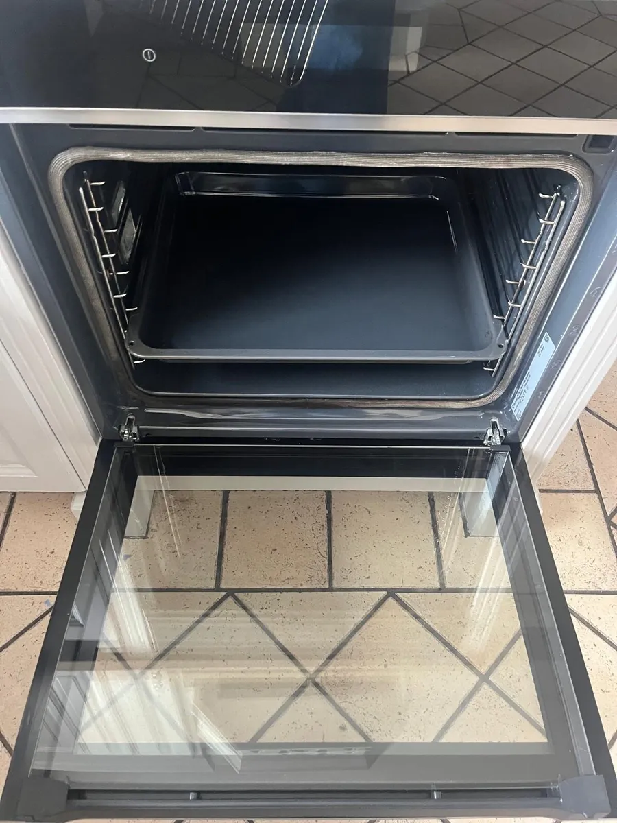 Electrolux Oven & Hob - Image 2