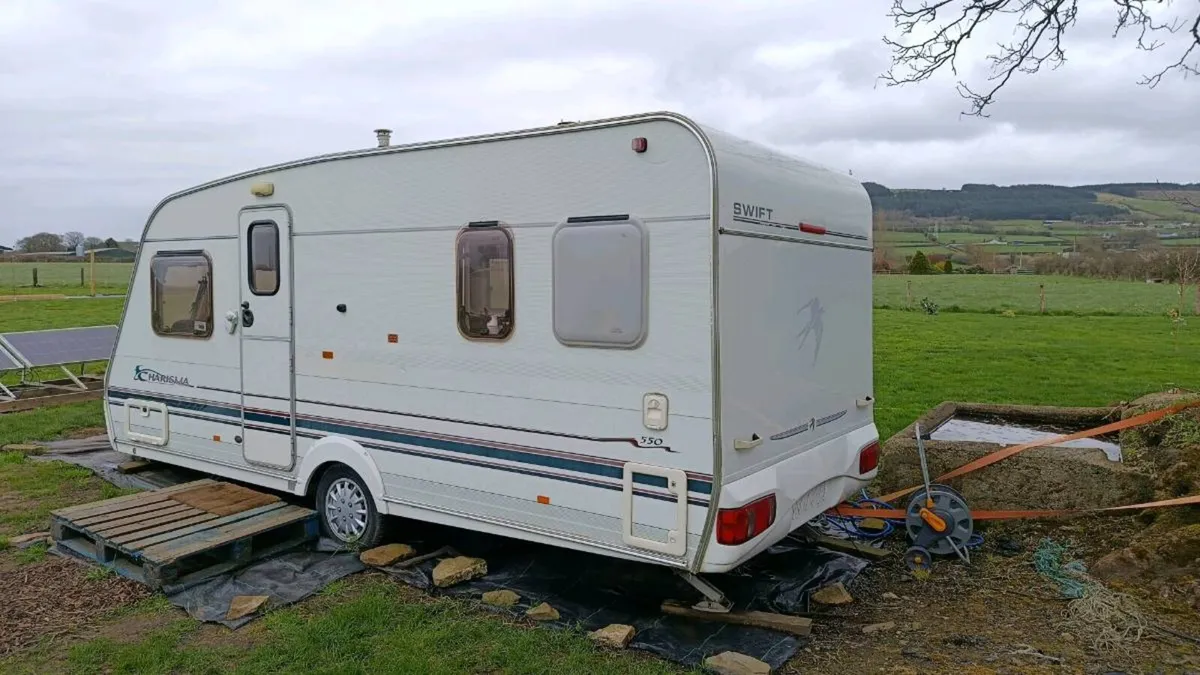 Swift Charisma Fixed Bed Caravan - Image 3