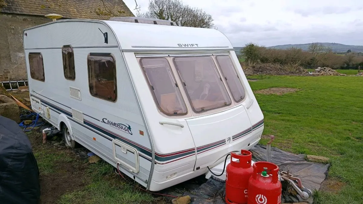 Swift Charisma Fixed Bed Caravan - Image 2