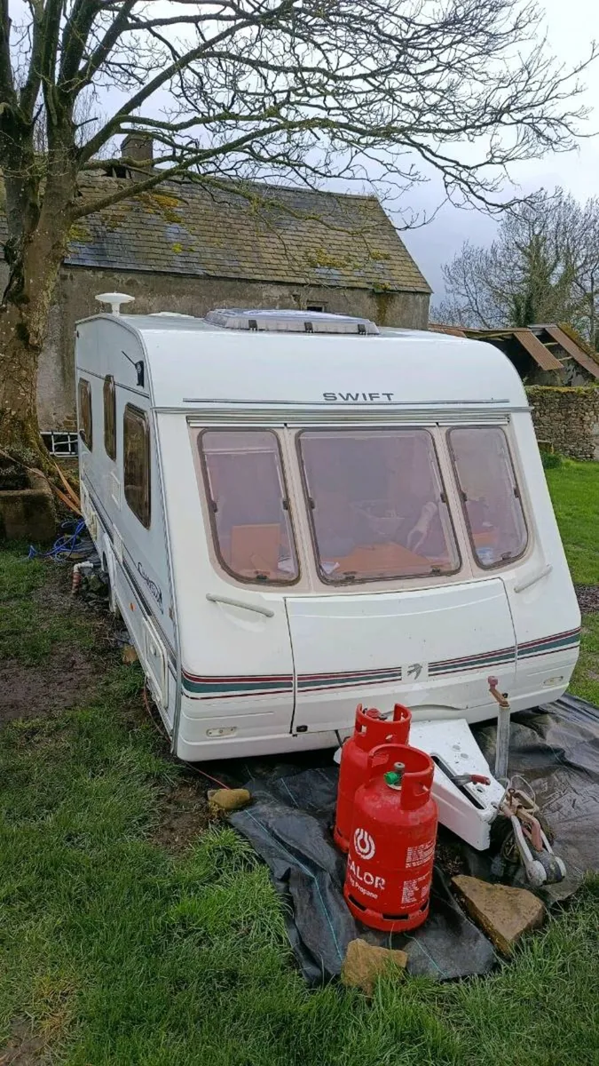 Swift Charisma Fixed Bed Caravan - Image 4