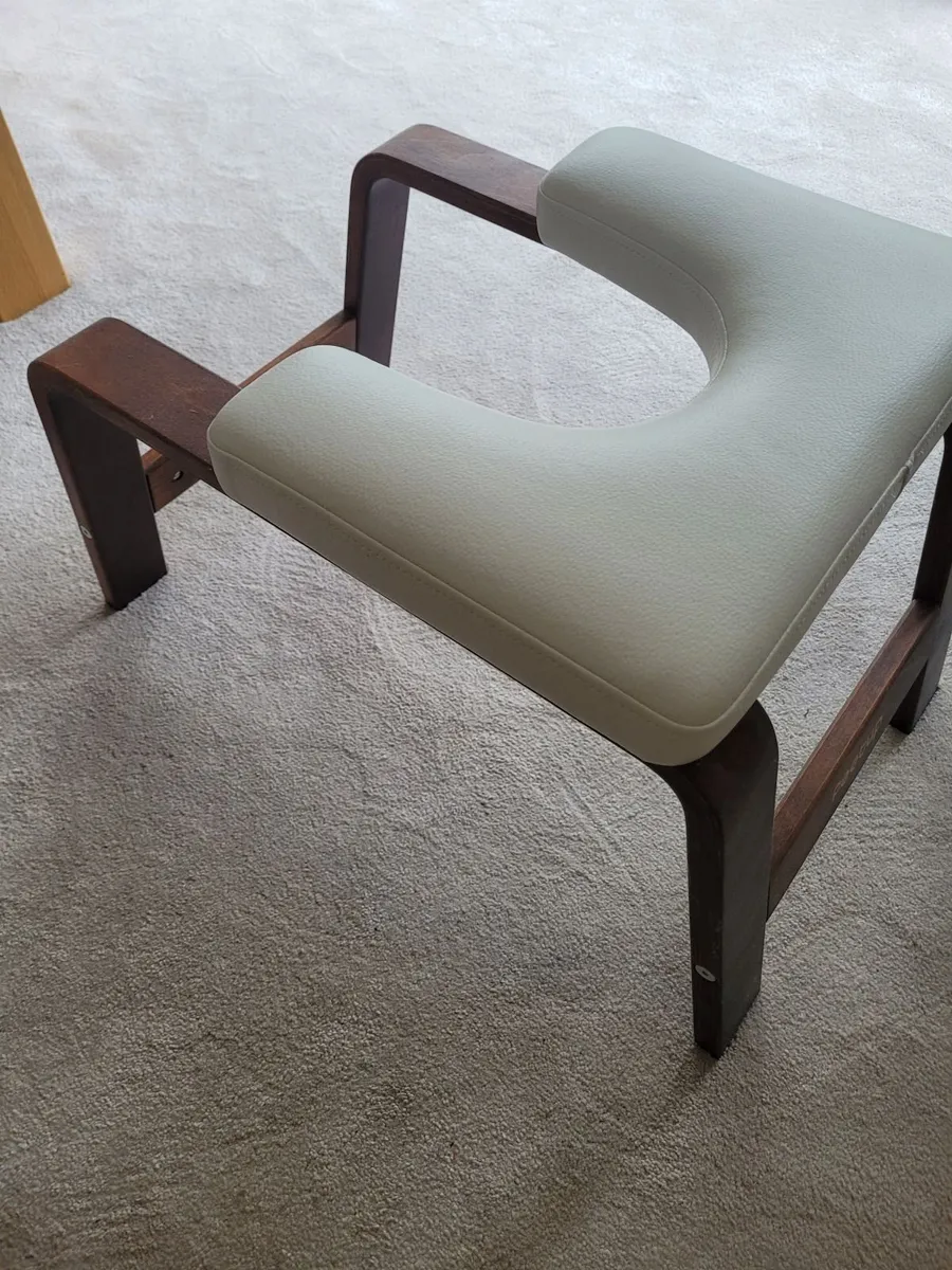 Yoga inversion stool - Image 1