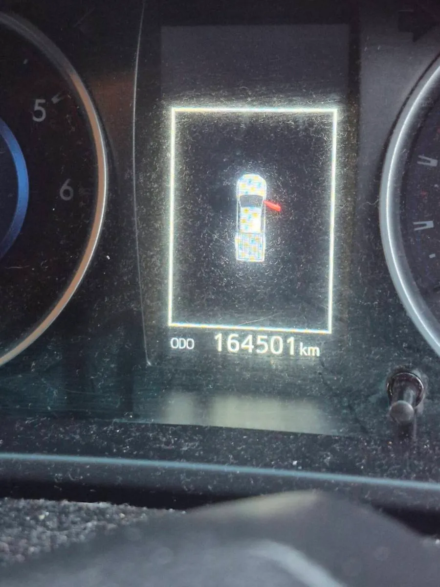 Lowest mileage Hilux - Image 4