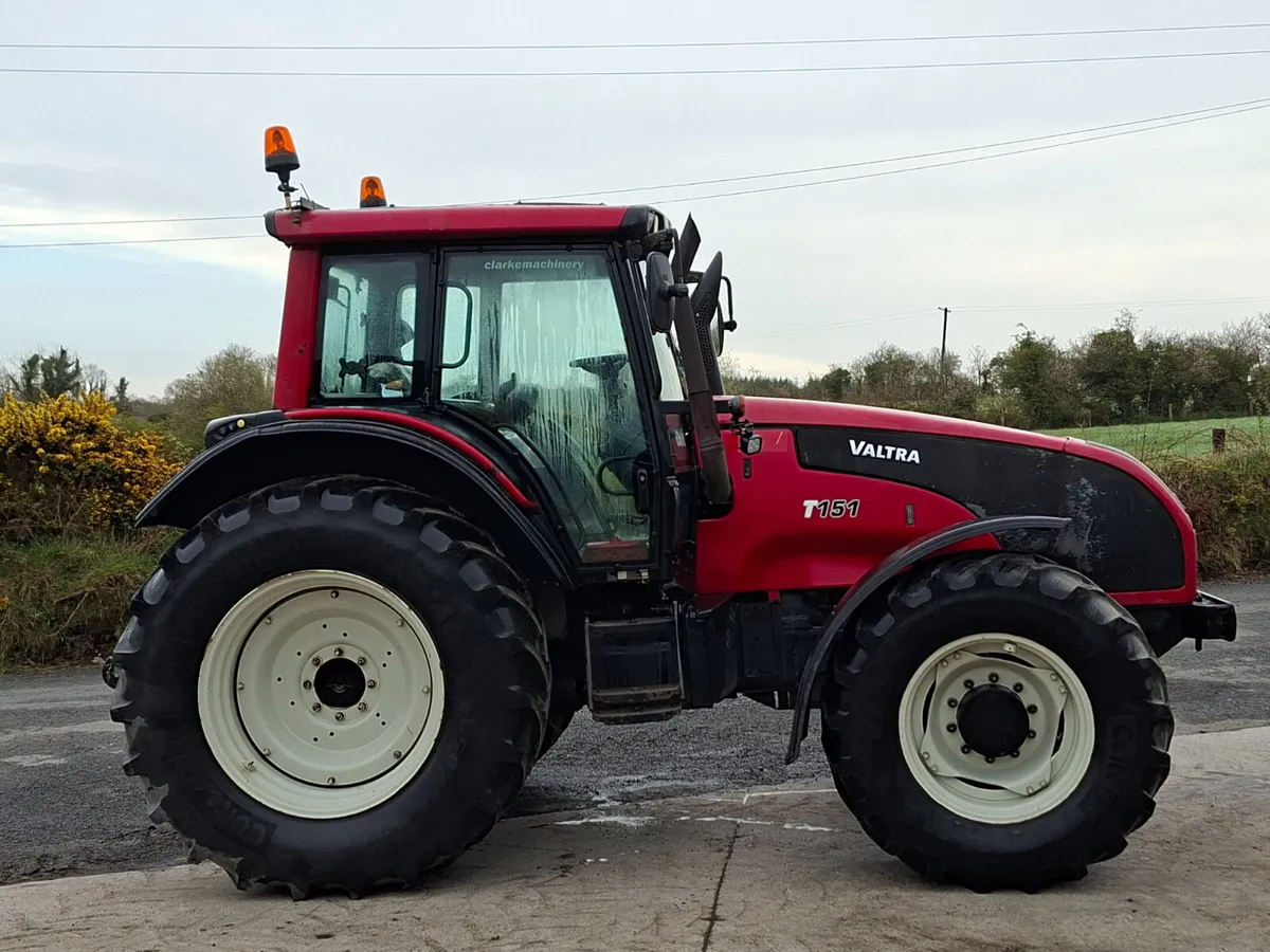 2009 Valtra T151 - Image 2