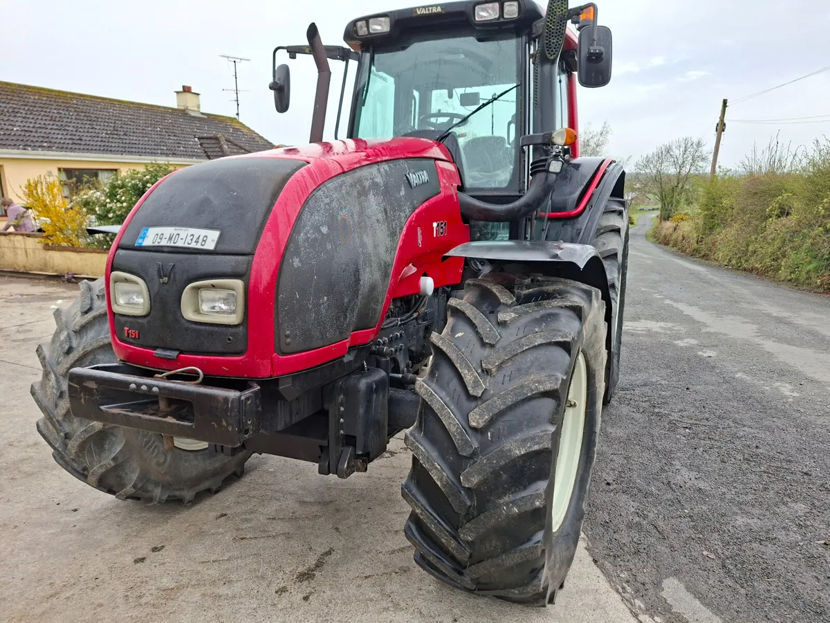 2009 Valtra T151 - Image 4
