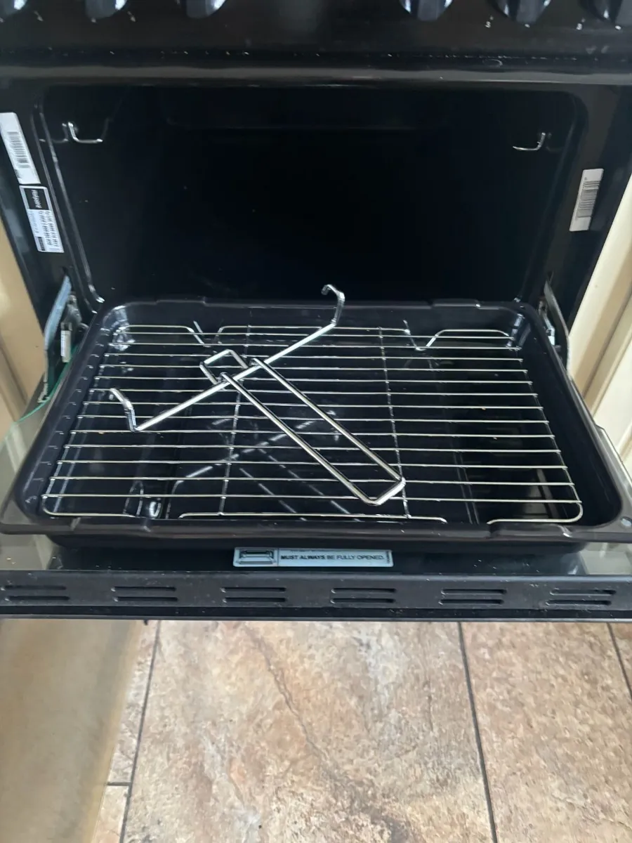 Hotpoint electric cooker - Image 2