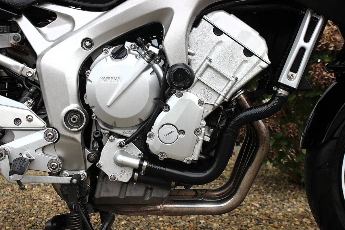 YAMAHA FZ6 Fazer 600 - Image 4