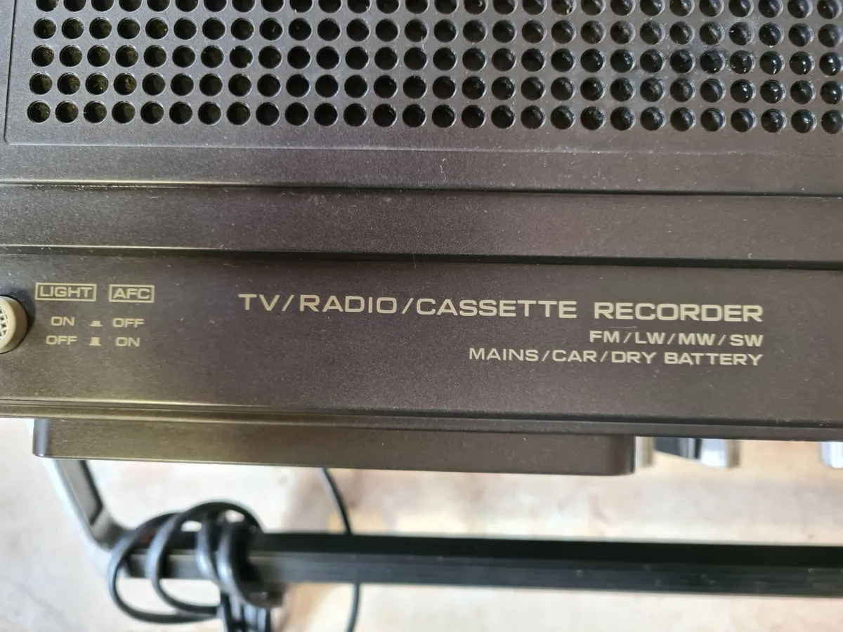TV and radio cassette player………………………75 - Image 2