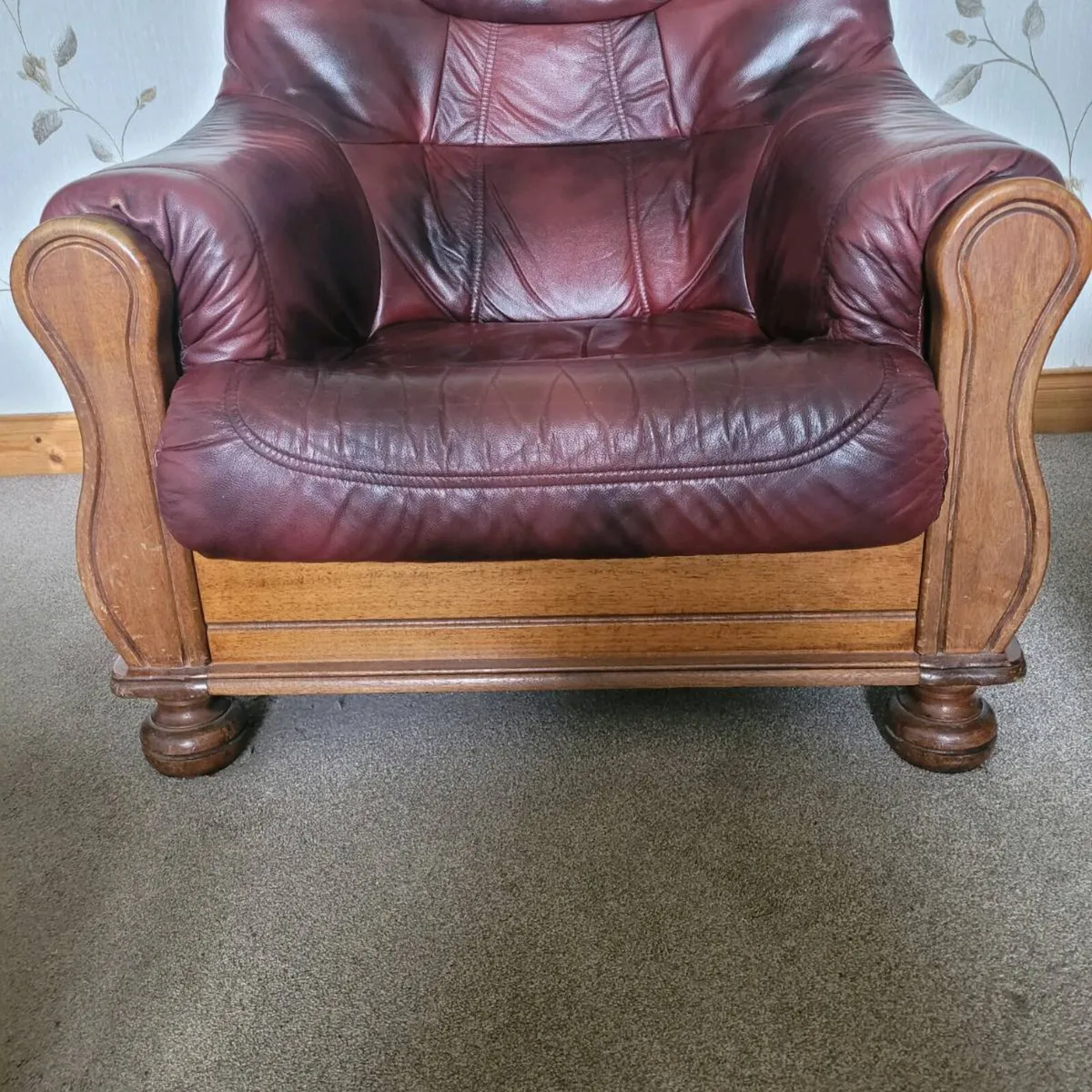 3-1-1 Leather Suite - Image 1