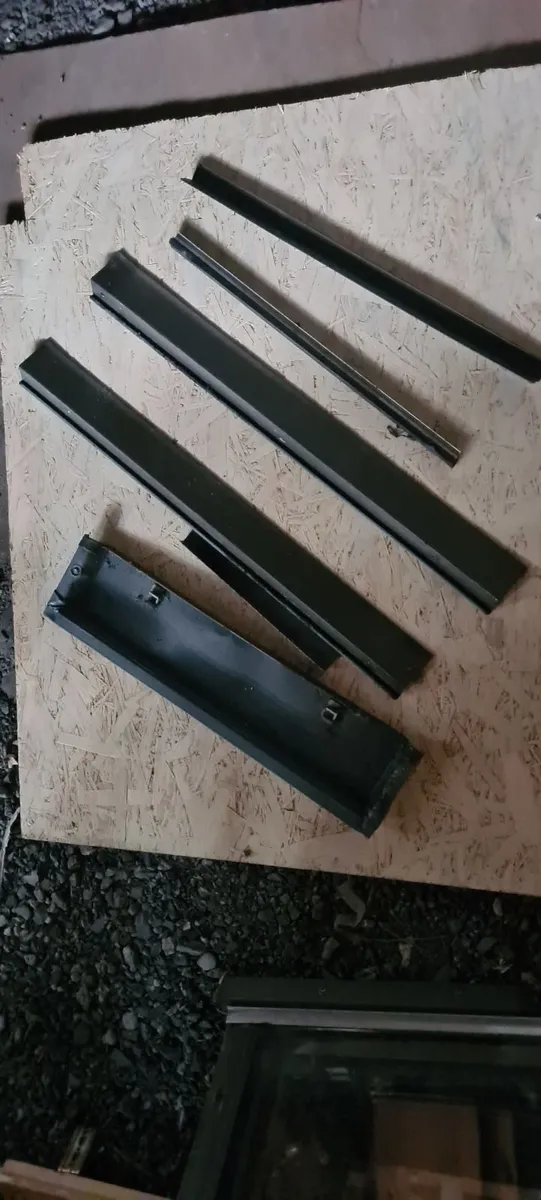 V-LUX window Frame 78cmx 104cm and window - Image 4