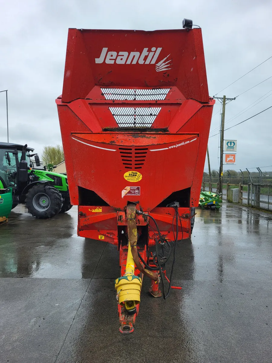 2017 Jeantil EVR 14-12 Spreader - Image 3