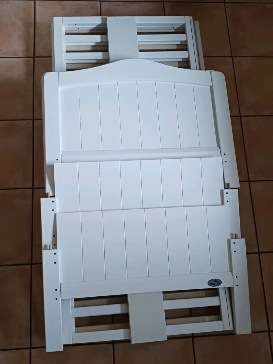 White Babylo cot bed - Image 4