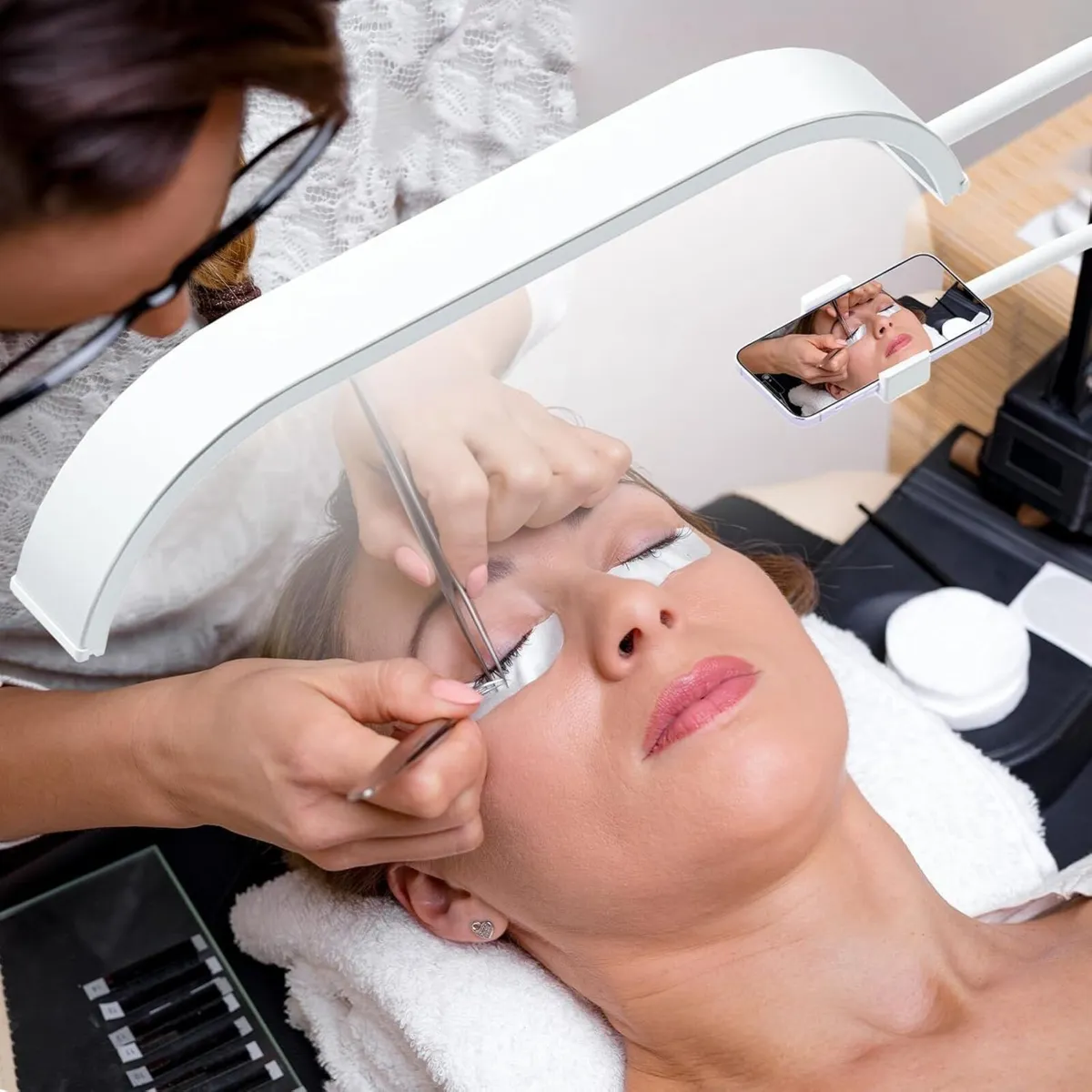 Lash Light for Eyelash Extensions 2 in 1 Half - Image 4