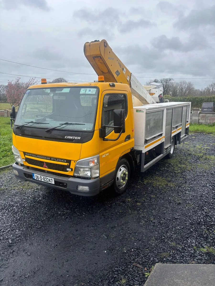 Mitsubishi Canter hoist cherry picker - Image 4