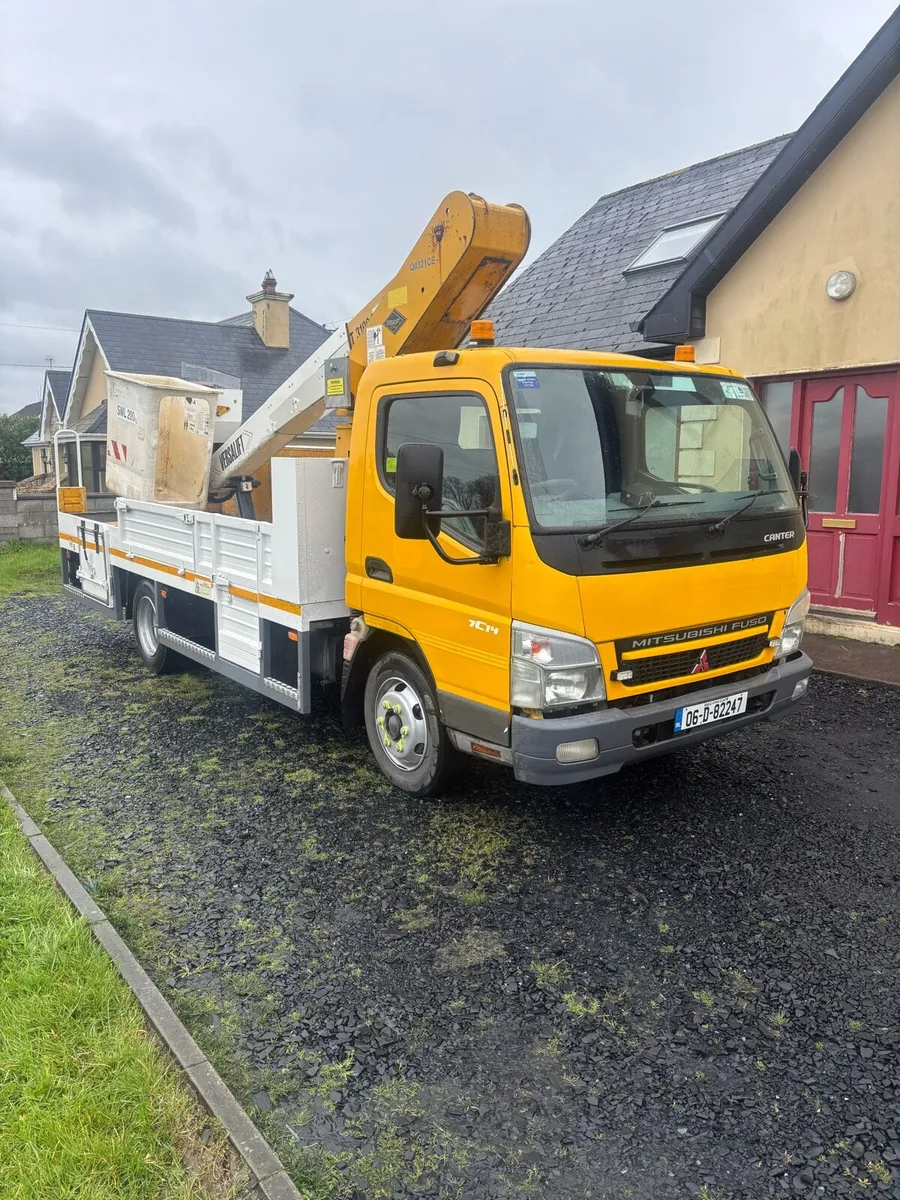 Mitsubishi Canter hoist cherry picker - Image 1