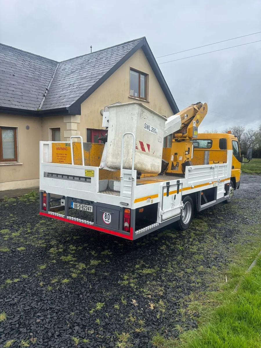 Mitsubishi Canter hoist cherry picker - Image 2