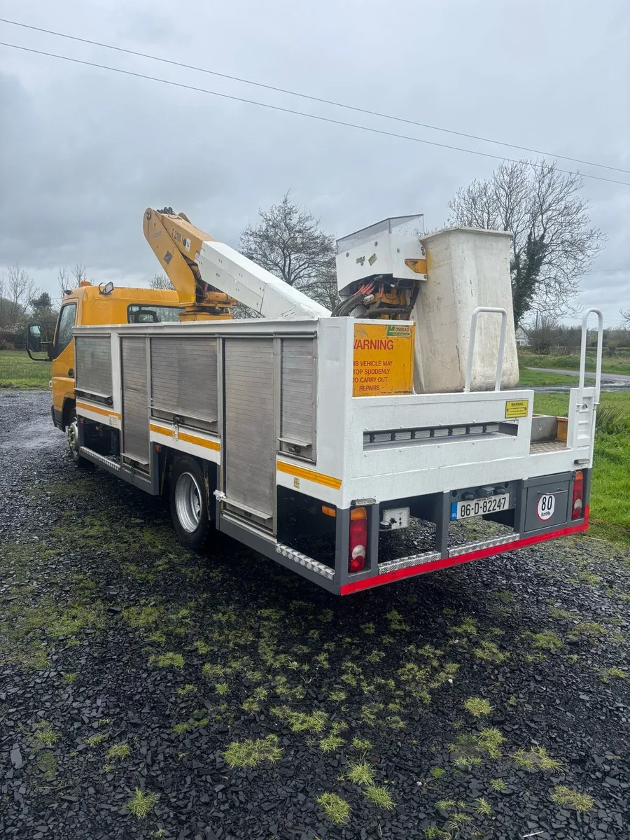 Mitsubishi Canter hoist cherry picker - Image 3