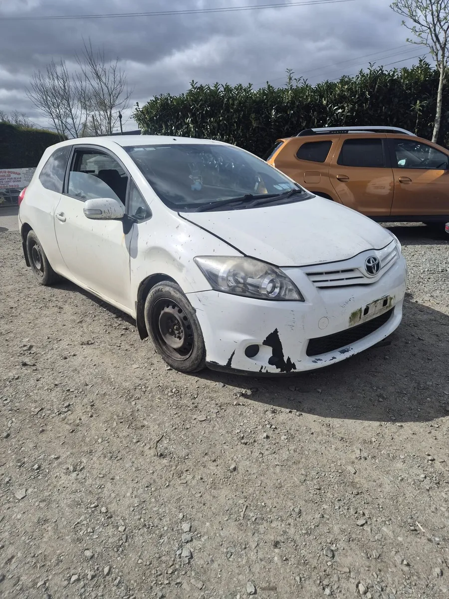Toyota Auris - Breaking only - Image 3
