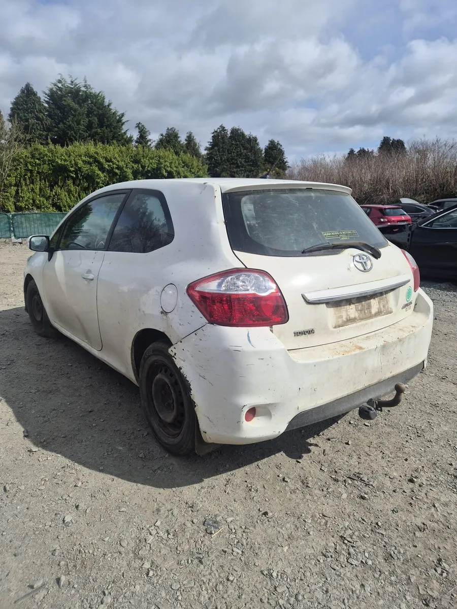 Toyota Auris - Breaking only - Image 4