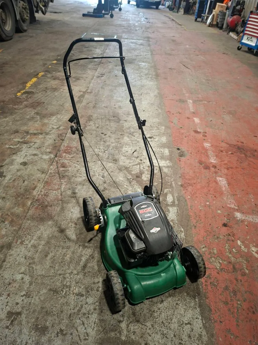 Lawnmowers, chainsaw - Image 1