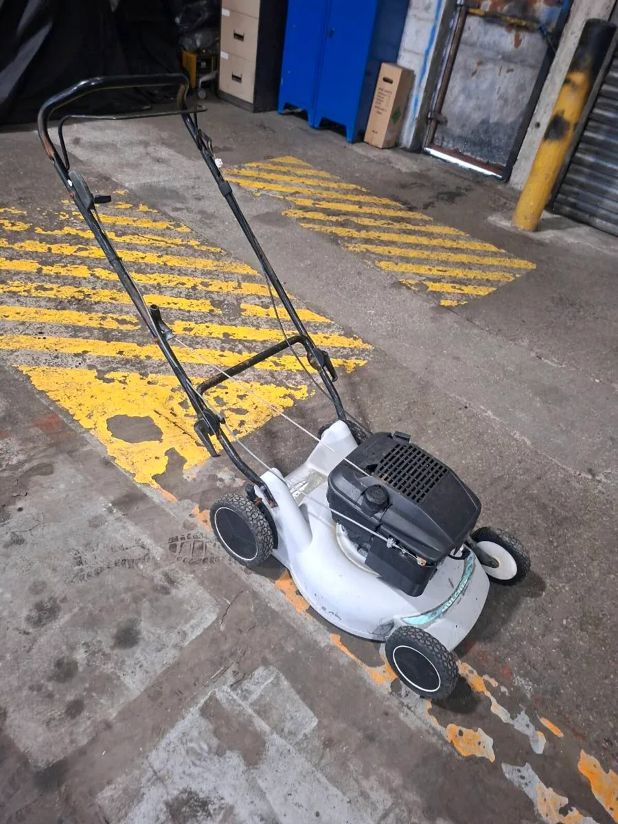 Lawnmowers, chainsaw - Image 3