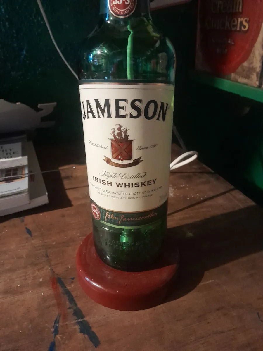 Jameson bottle table lamp - Image 3