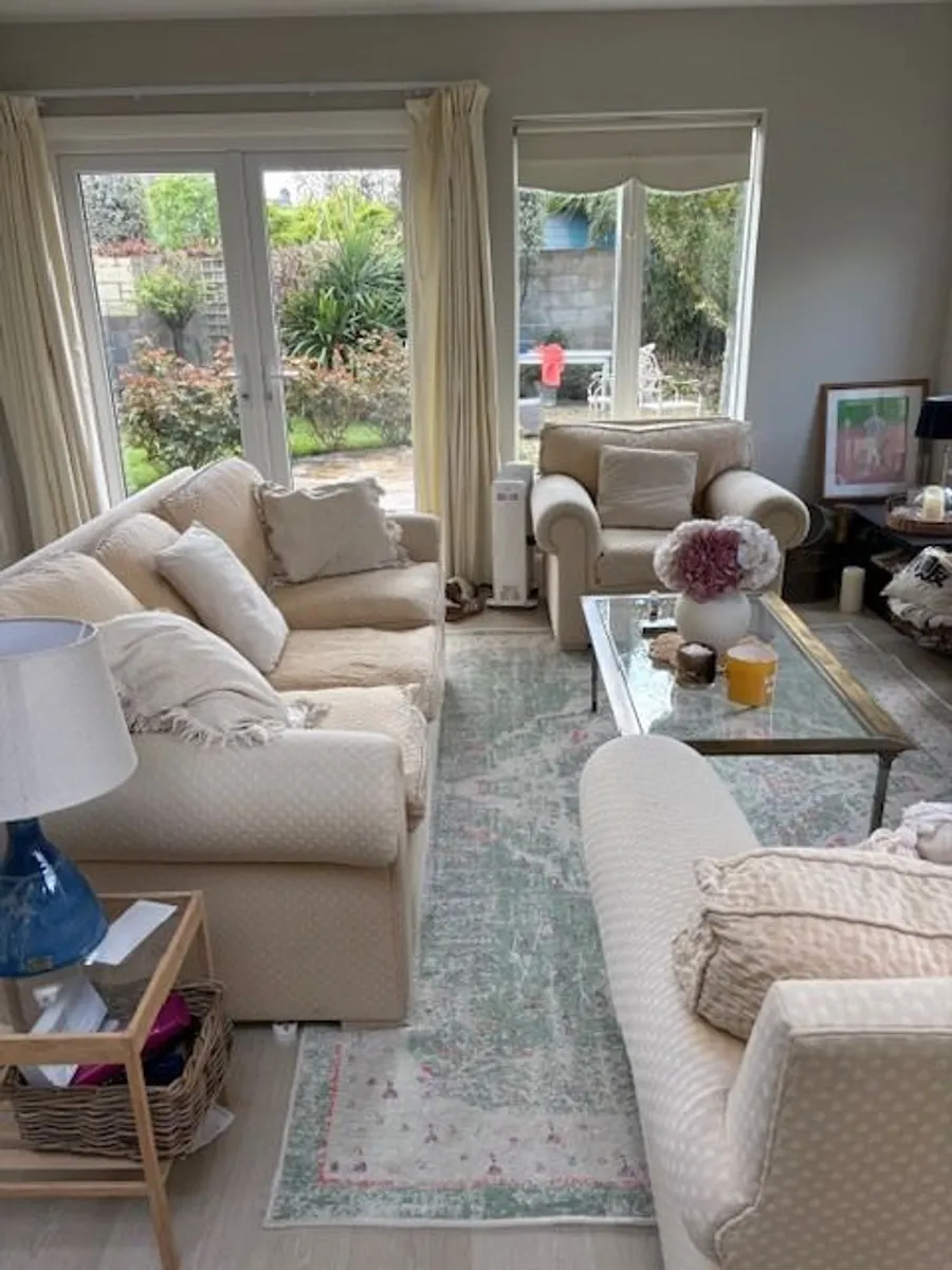 Free Large couch and 2 armchairs - Image 1