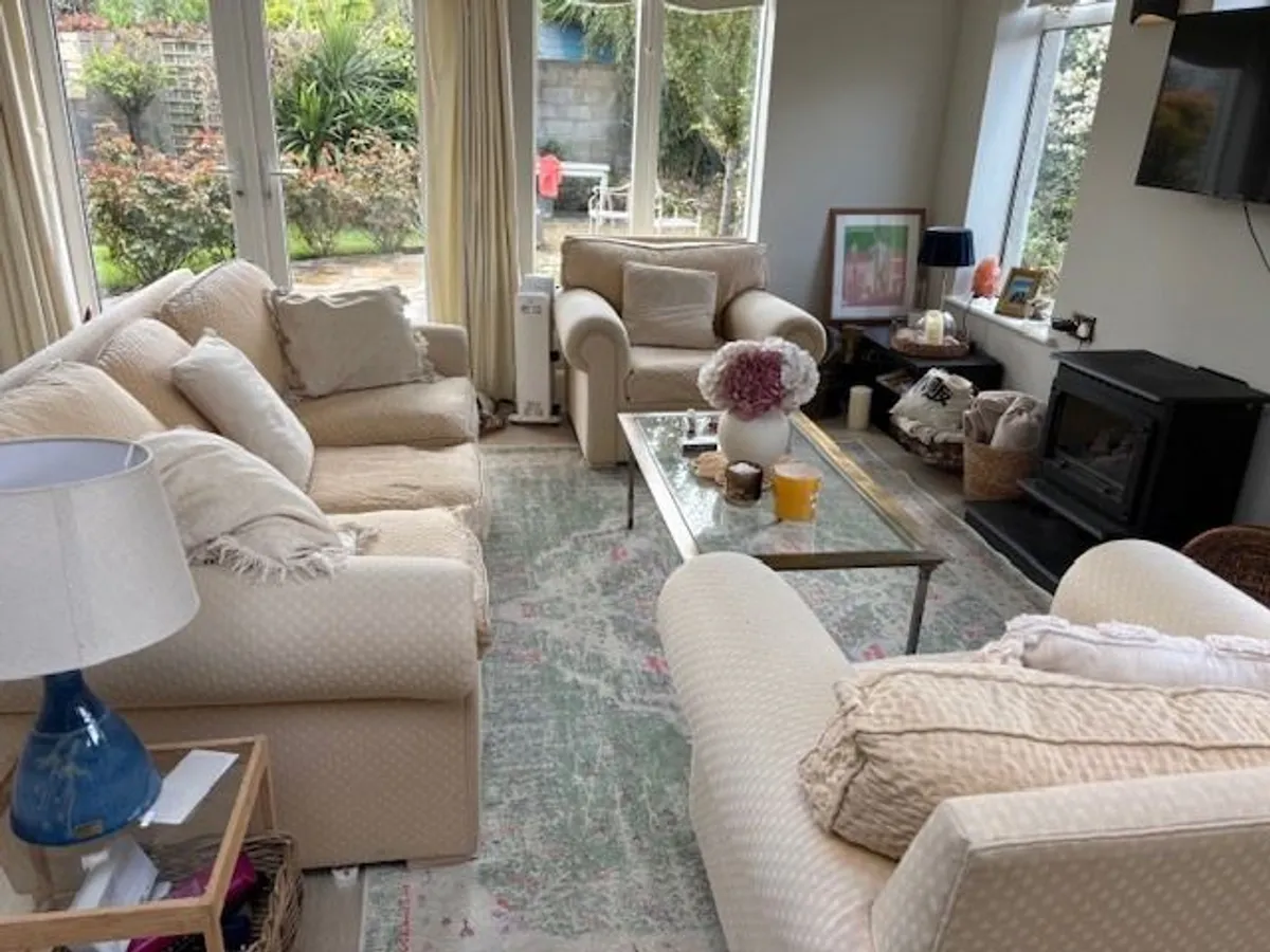 Free Large couch and 2 armchairs - Image 3