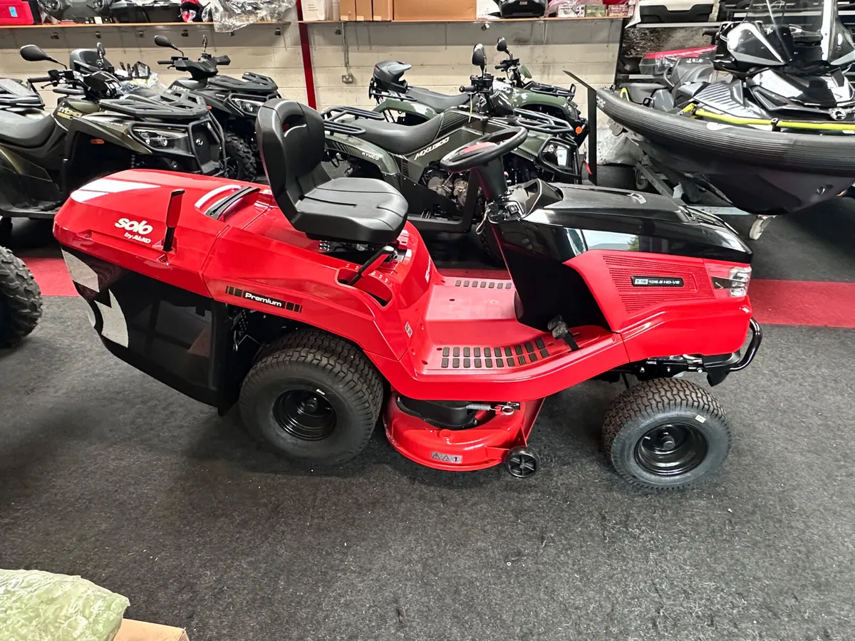 New Solo by Alko T16 105.6 HD-V2 Tractor Lawnmower - Image 1