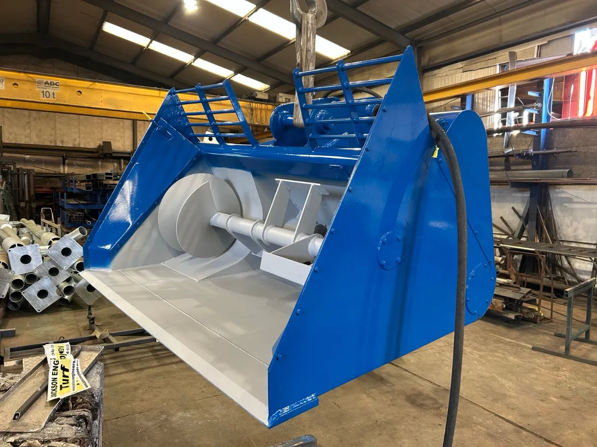 Turf Extrusion Bucket - Image 1