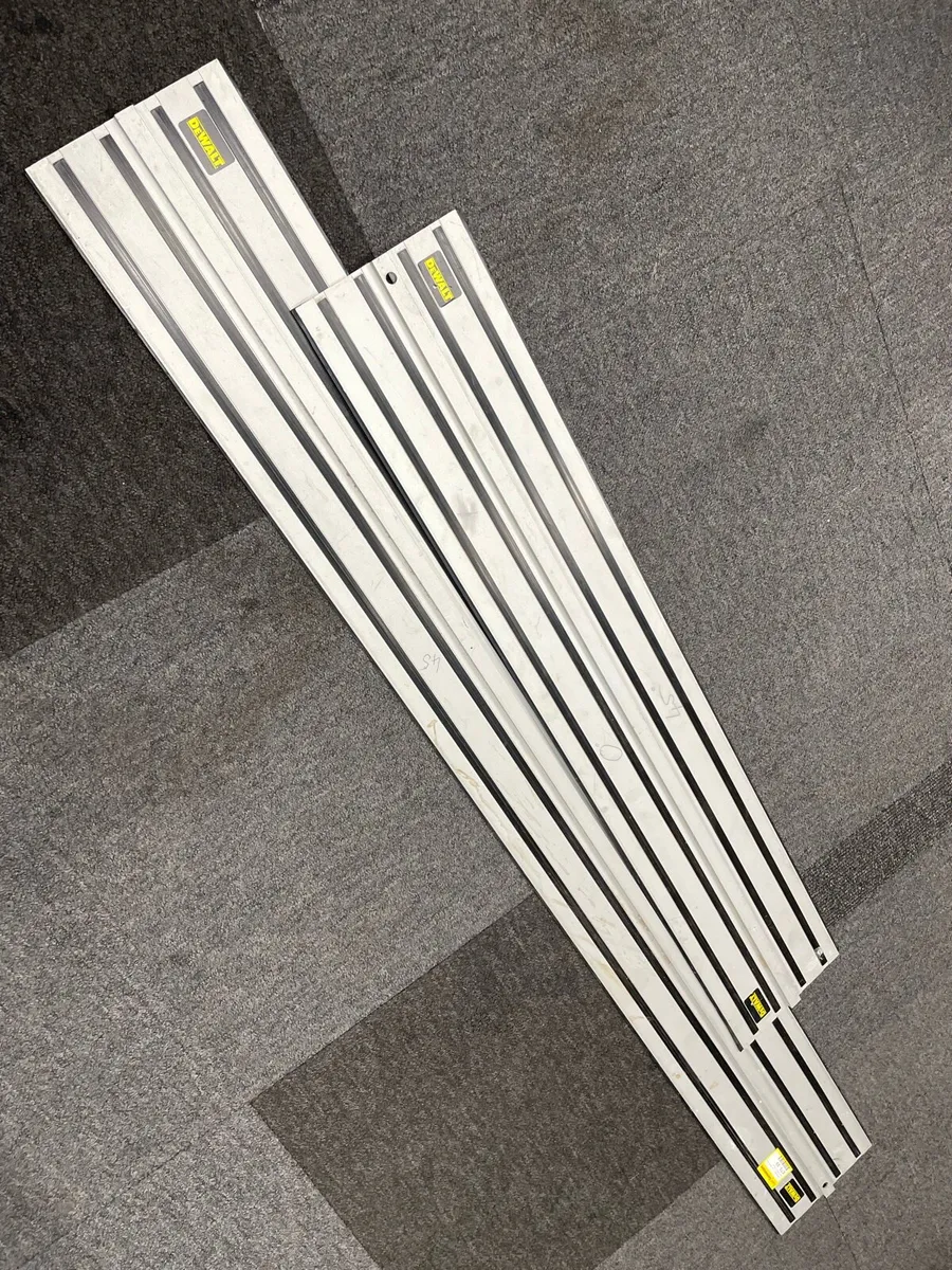 Dewalt 1.5 Meter Guide Rail - Image 1