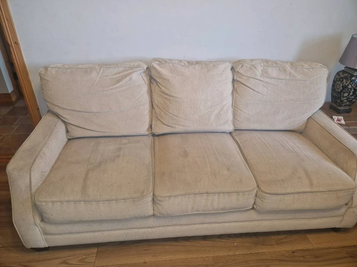 3 seater couch and 2 arm chairs - Image 3