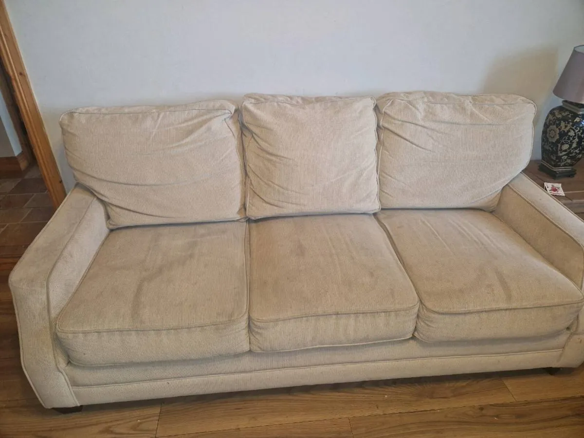 3 seater couch and 2 arm chairs - Image 4