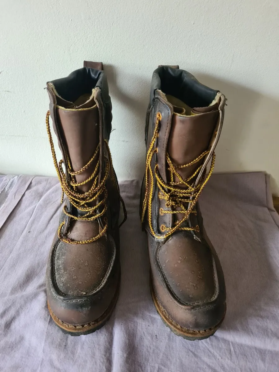 Korean mountain boots size 11 insulated - Image 2