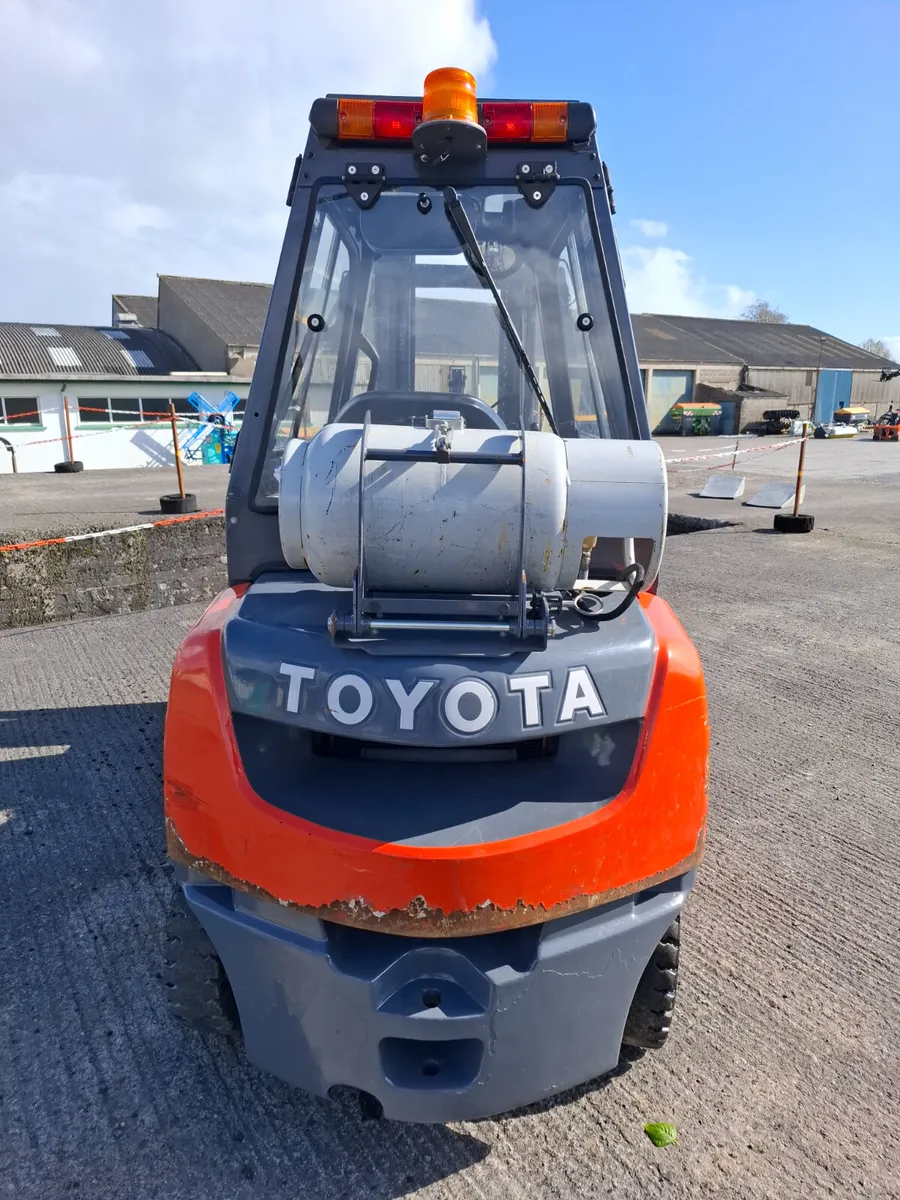 Toyota Forklift - Image 3