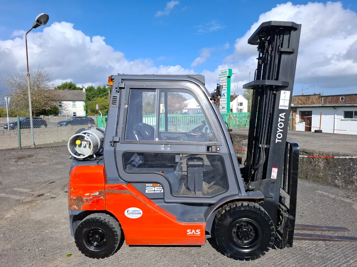 Toyota Forklift - Image 1
