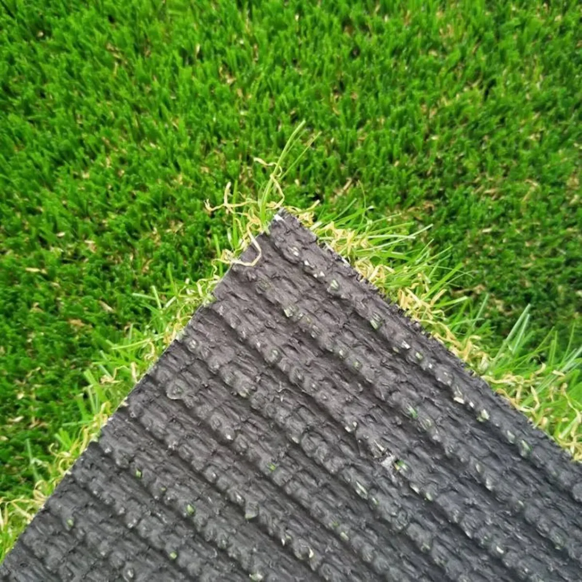 ARTIFICIAL GRASS Back in stock *5M WIDE ROLLS* ‼️ - Image 1
