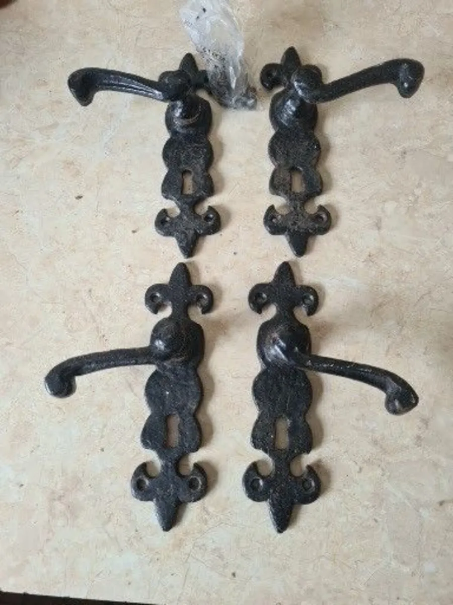 Fleur de Lys door handles 3 x pairs……………………….50
