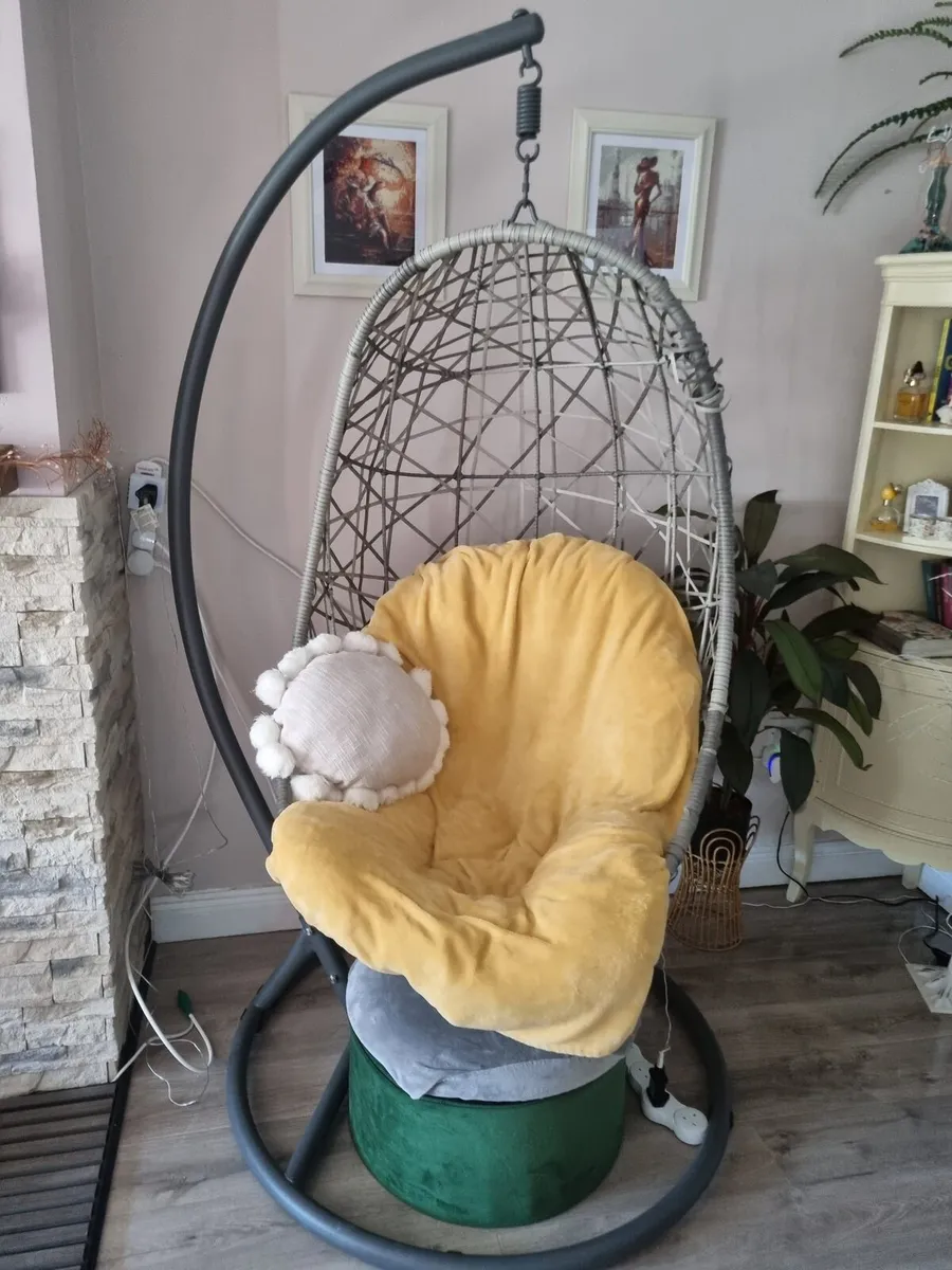 Egg chair