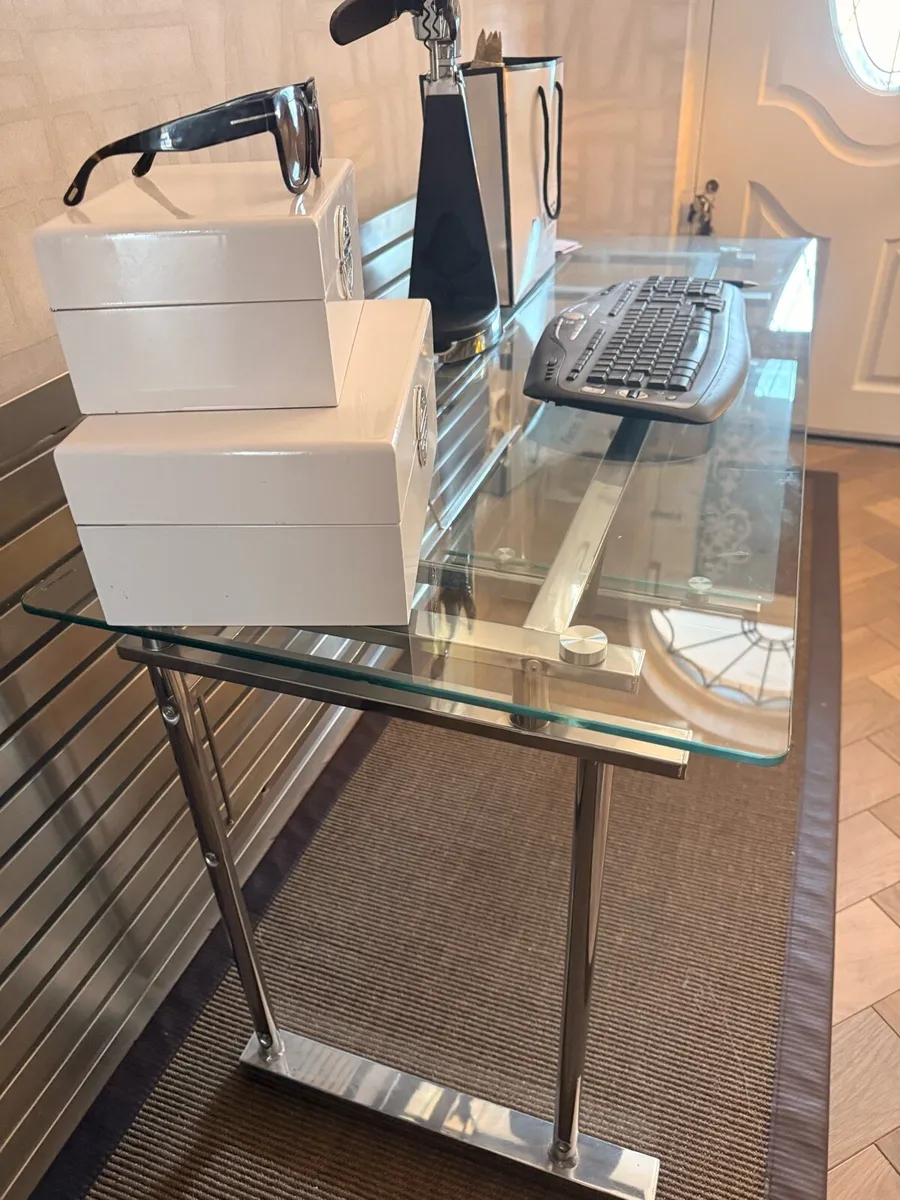 Desk Hall table new for quick sale - Image 2