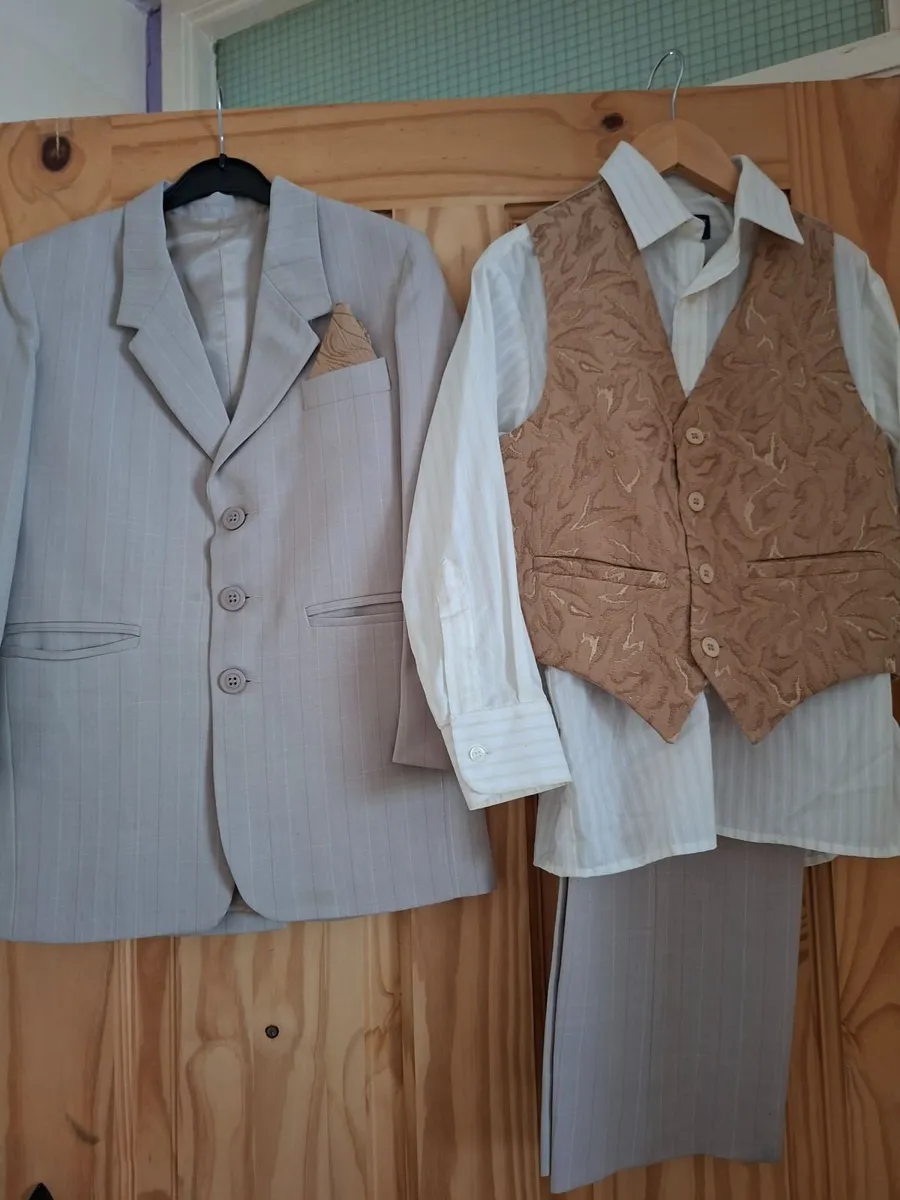 Boys communion suit - Image 1