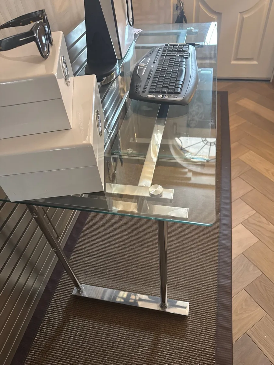 Desk Hall table new for quick sale - Image 3