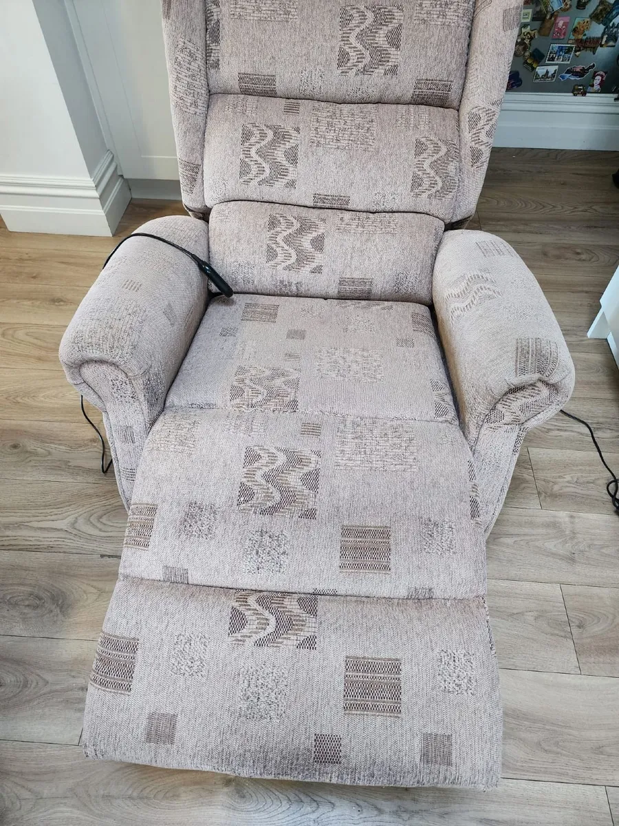 An innovative Electric Lift Senior Chair, - Image 2