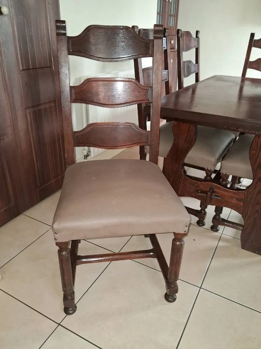 Oak table and 6 matching chairs - Image 3