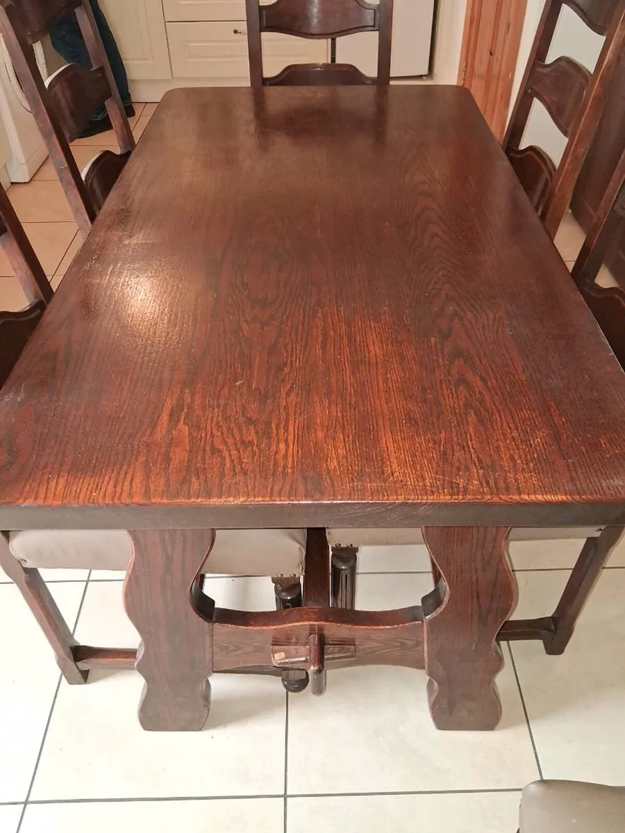 Oak table and 6 matching chairs - Image 2