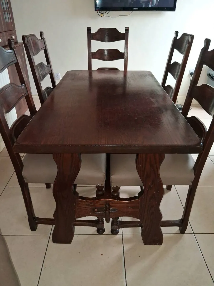 Oak table and 6 matching chairs - Image 4