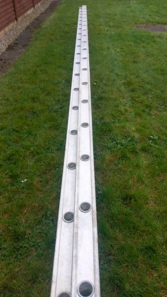 9m extension ladder - Image 2